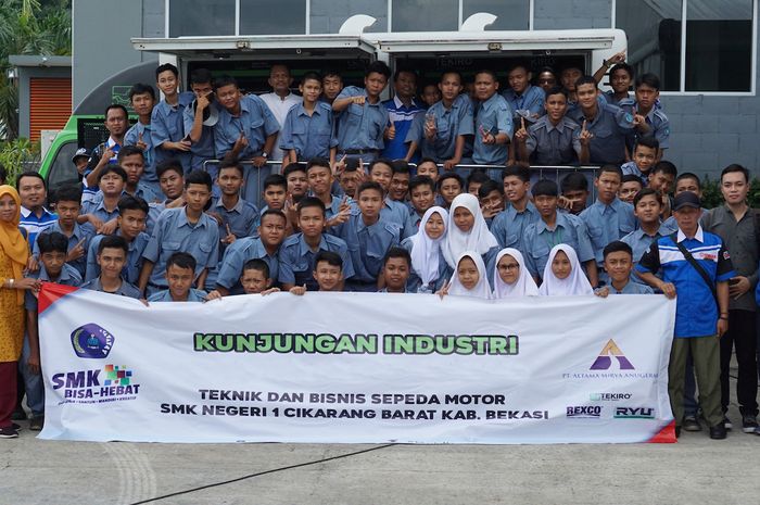 Tekiro terima kunjungan SMK
