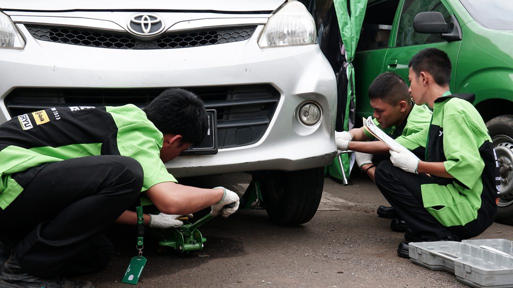 Lomba otomotif